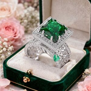 Elegant Silver and Green Gemstone Ring